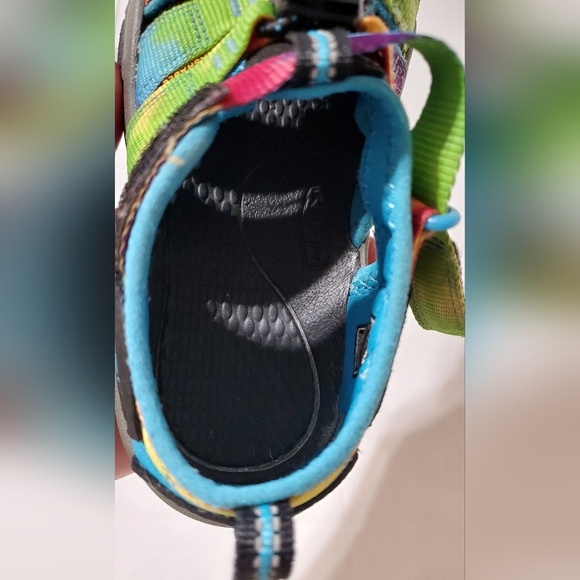 Keen multicolored sandals children size 1. - Picture 14 of 15